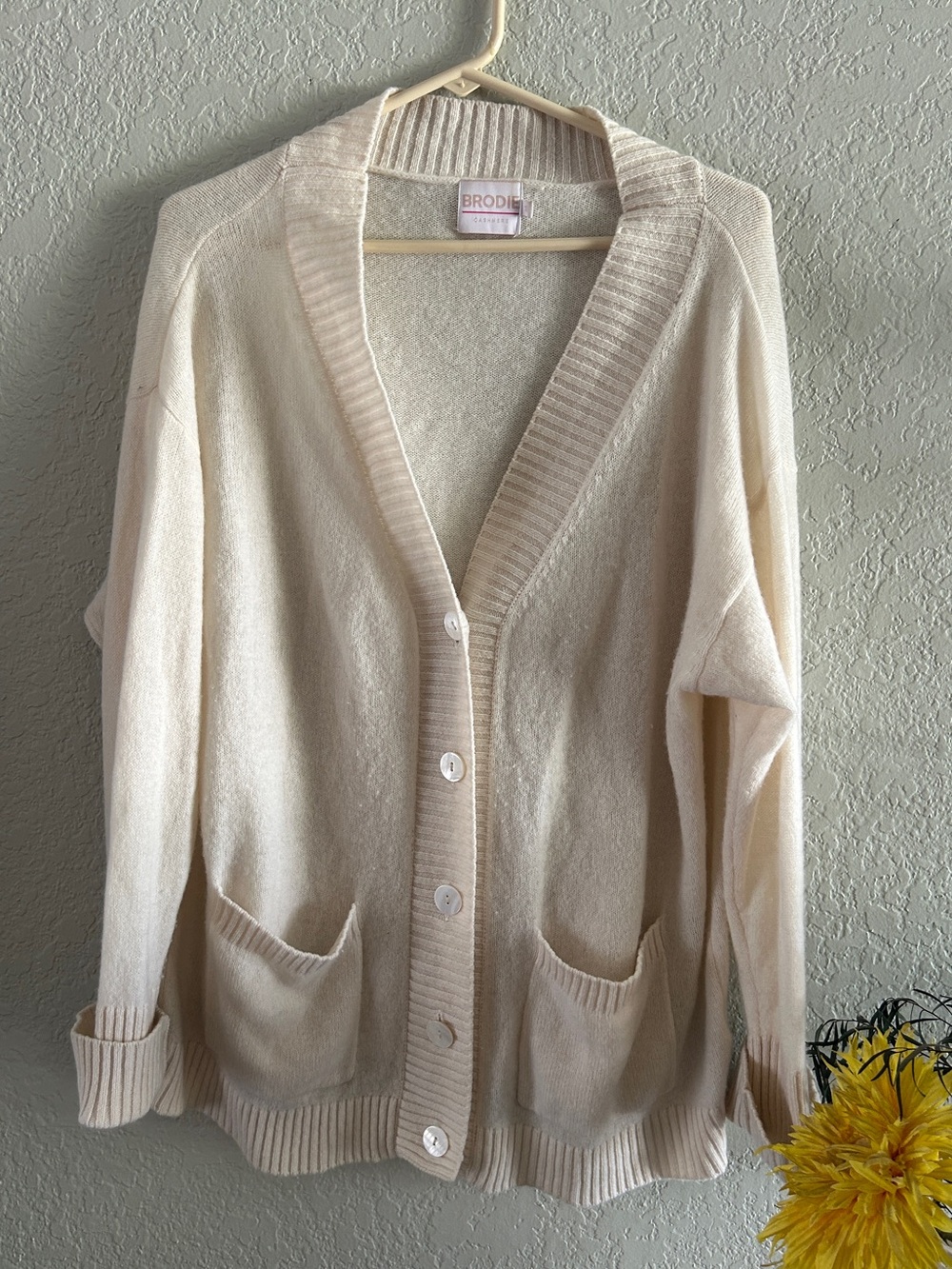 Brodie Cashmere Cream Button-Front 100% Cashmere Cardigan Sz M